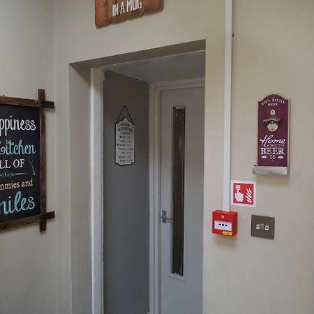 شقة Slough Centre Townhouse With Driveway Parking For Up To Two Cars المظهر الخارجي الصورة