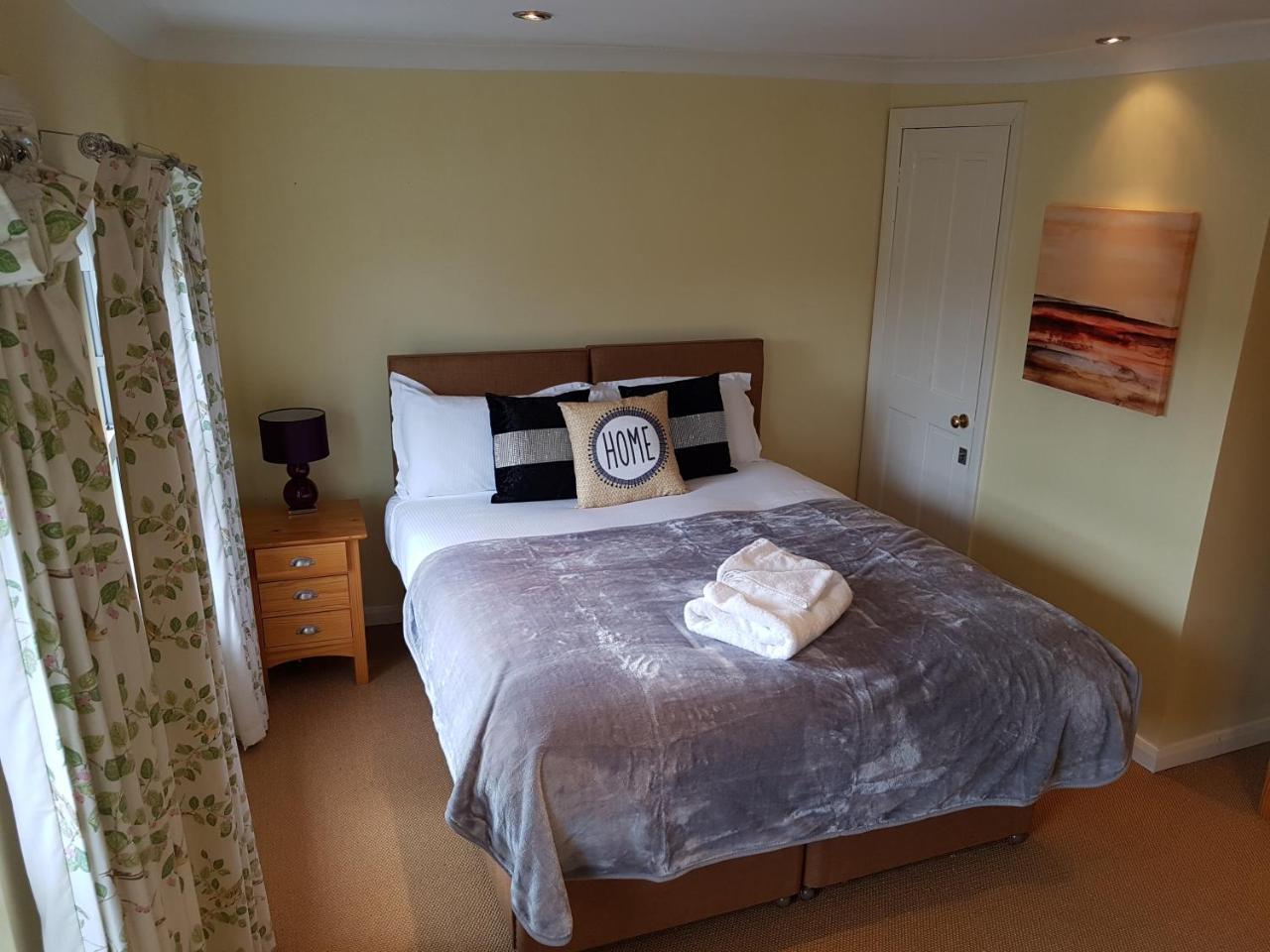 شقة Slough Centre Townhouse With Driveway Parking For Up To Two Cars المظهر الخارجي الصورة
