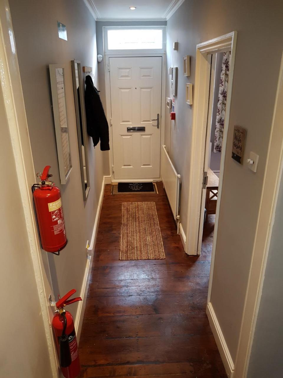 شقة Slough Centre Townhouse With Driveway Parking For Up To Two Cars المظهر الخارجي الصورة