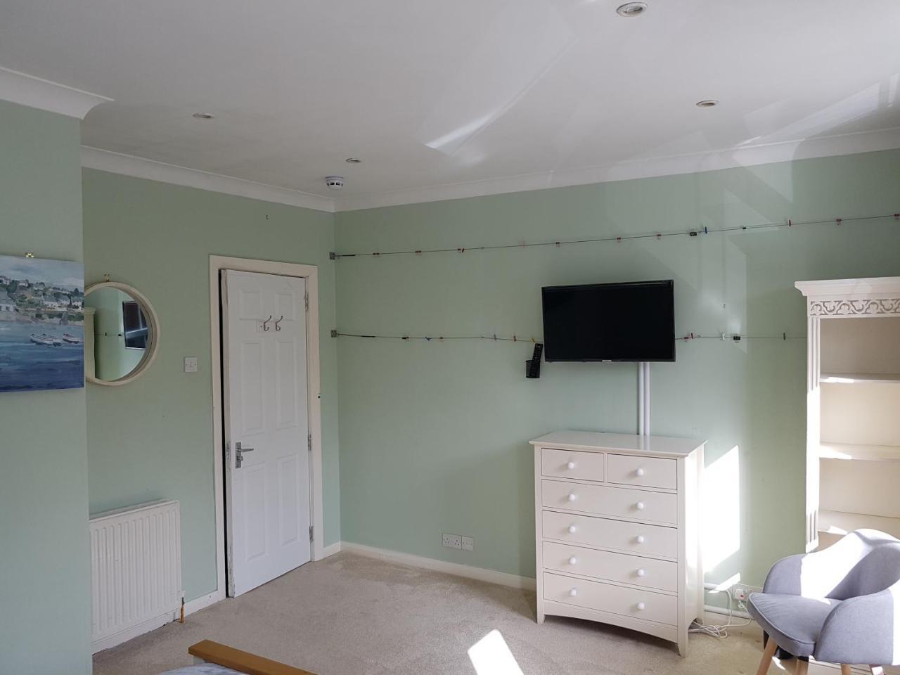 شقة Slough Centre Townhouse With Driveway Parking For Up To Two Cars المظهر الخارجي الصورة