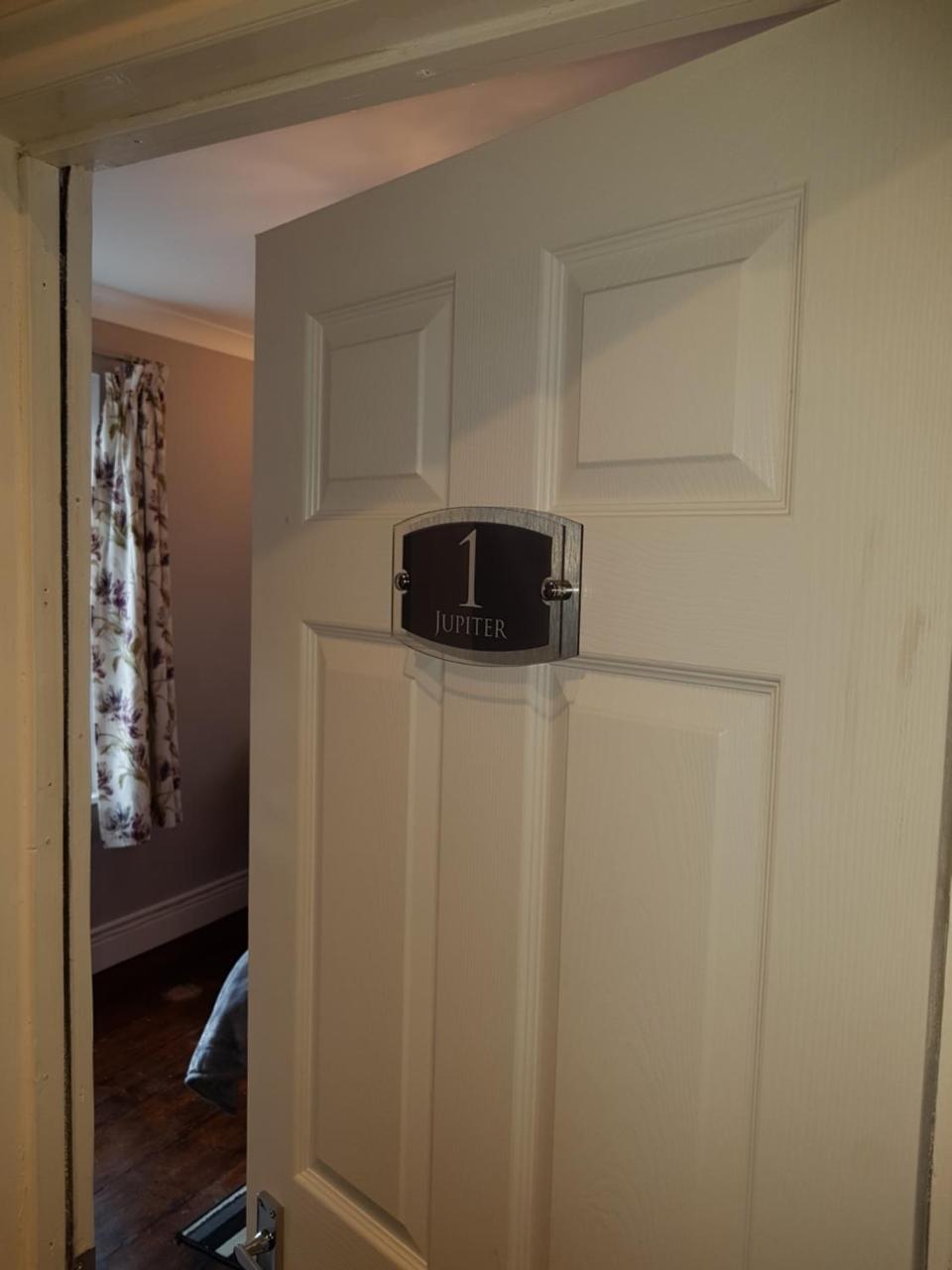 شقة Slough Centre Townhouse With Driveway Parking For Up To Two Cars المظهر الخارجي الصورة