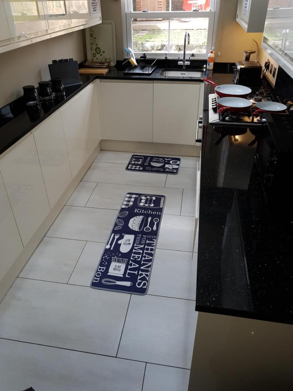 شقة Slough Centre Townhouse With Driveway Parking For Up To Two Cars المظهر الخارجي الصورة